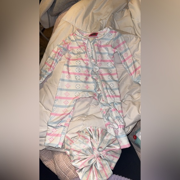 Newborn LV onesie with bow
